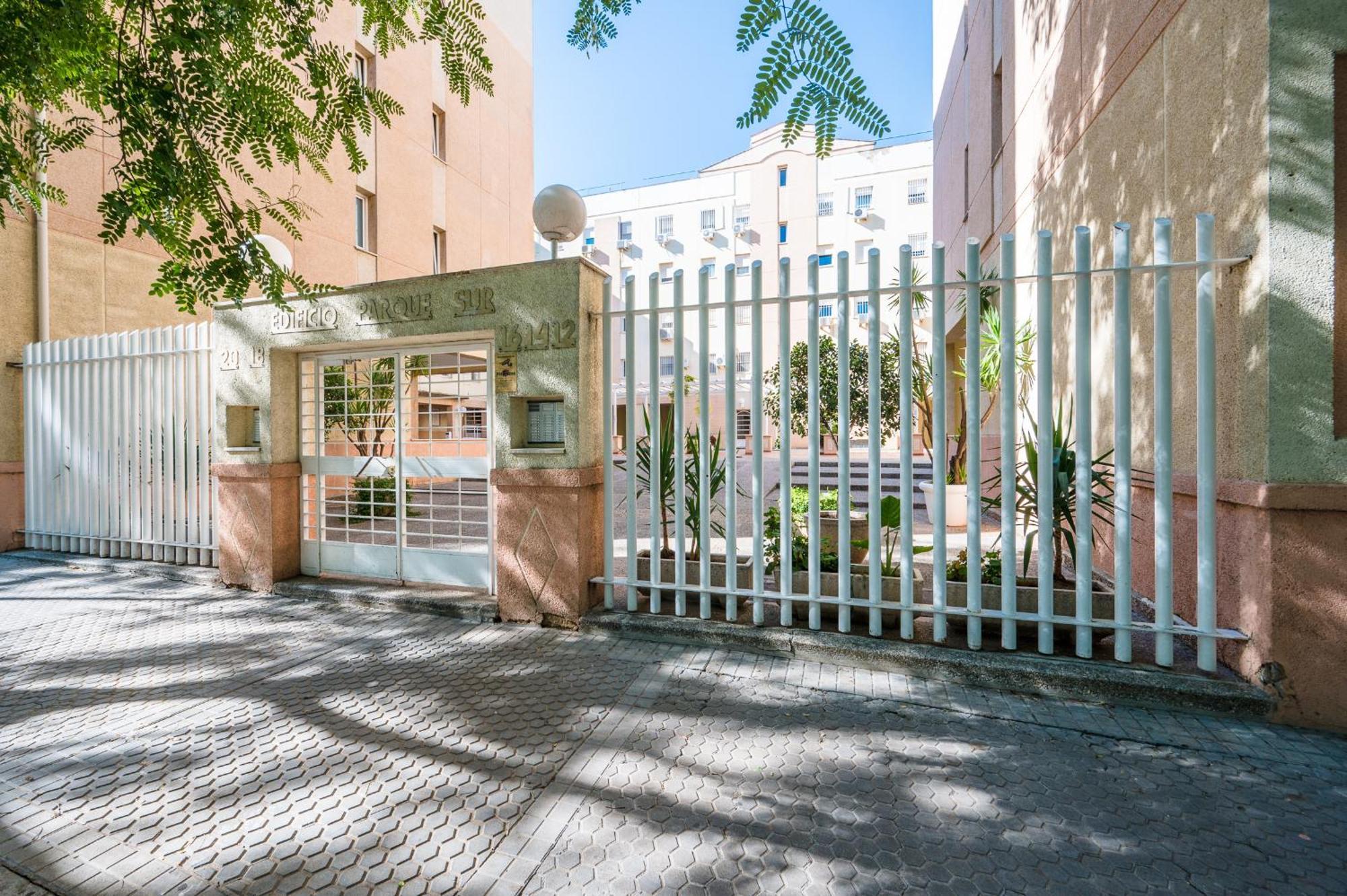 Piso Familiar Virgen Del Rocio Apartment Seville Exterior photo