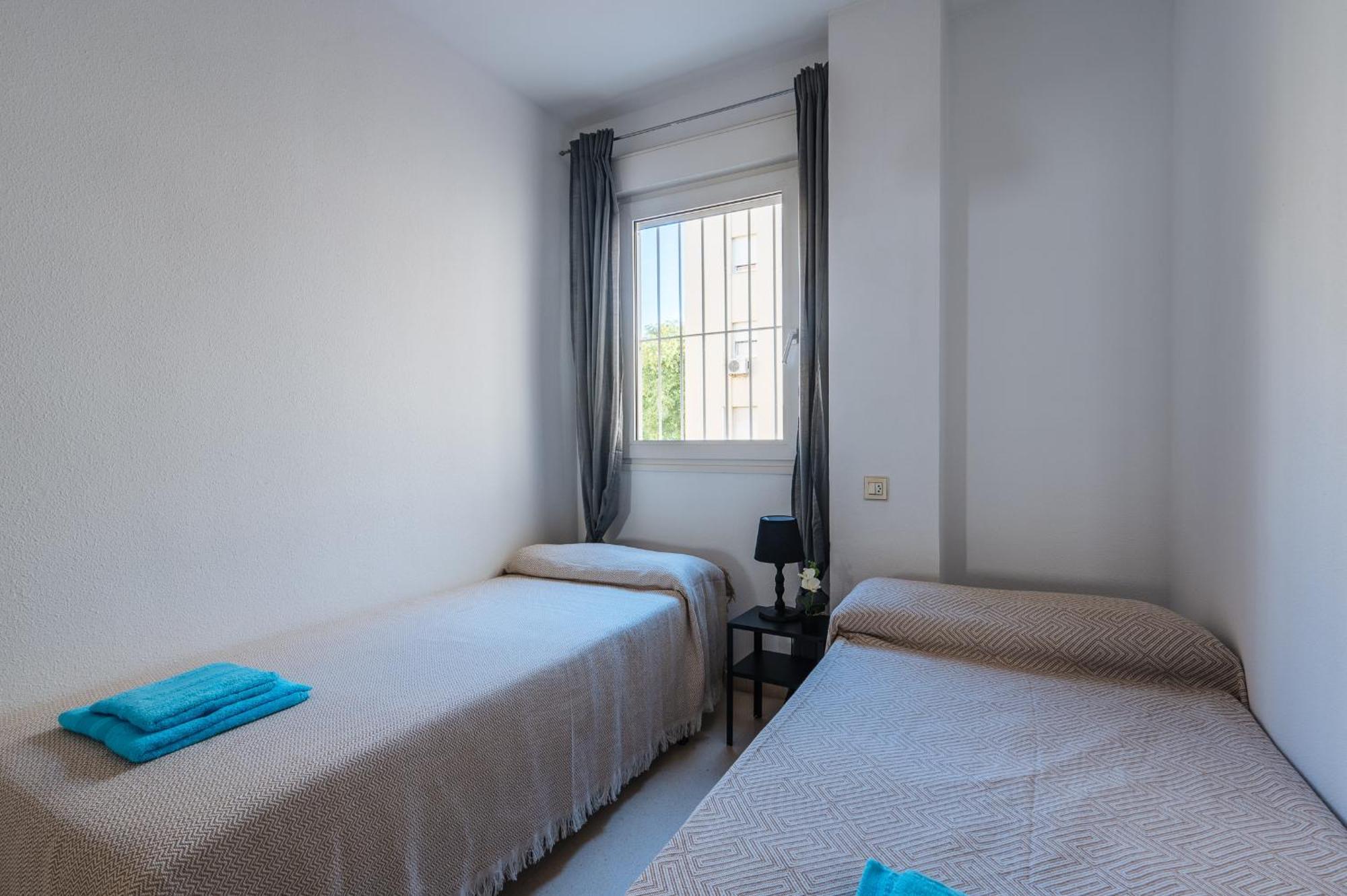 Piso Familiar Virgen Del Rocio Apartment Seville Exterior photo
